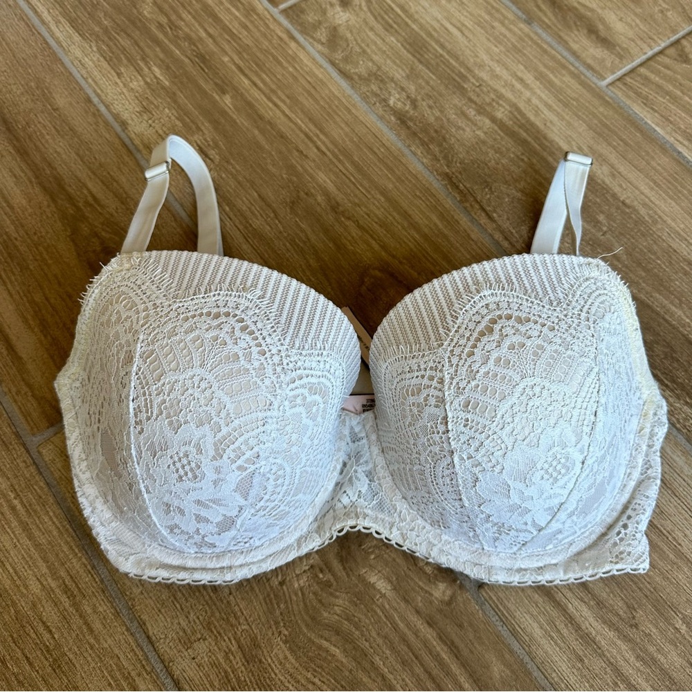 Victoria's Secret White Lace Underwire Bra 34DDD